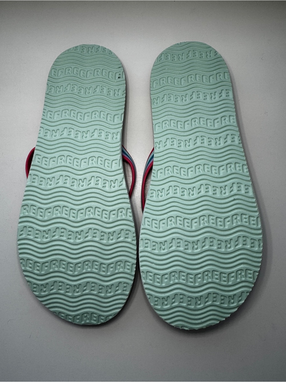 NWOT Reef Girls Devy Flip Flop Sandals Size 3 4 Pink Blue Brown Beach Vacation - Picture 3 of 7